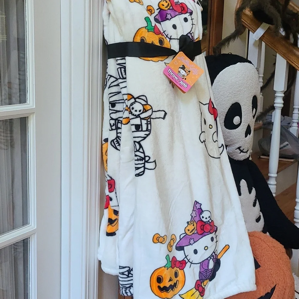 Hello Kitty Blanket Set Of 2 🎃